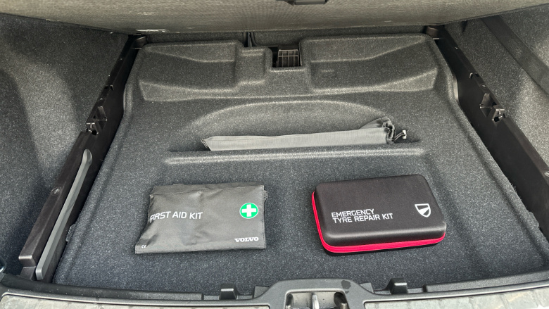 Volvo Xc40 2.0 B4P Inscription Pro 5dr Auto Petrol Estate